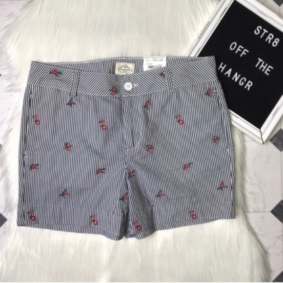 NWT St. John's Bay striped mid-rise
shorts size 6 - Picture 5 of 5